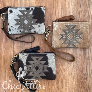 Nouveau femmes en cuir de vachette véritable luxe téléphone portable bracelet sac à main portefeuille Vintage pochette à glissière gland gravure Laser - Product Image 1