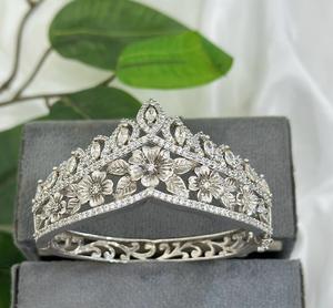 Brazalete Abrible de Plata Moderna con Acabado de Primera Calidad y Circonitas Cúbicas para Bodas y Compromisos, Colección para Fiestas, para Mujer - Product Image 1