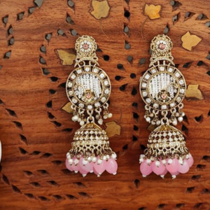 Bijoux ethniques faits à la main - Élégantes boucles d'oreilles fines en or antique pour les mariages, les festivals et les soirées - Product Image 3