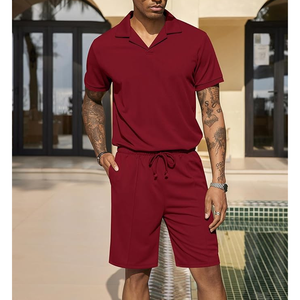 कस्टम स्लिम फिट जॉगर सूट स्ट्रीटवियर और गर्मियों के लिए टिकाऊ सामग्री लघु आस्तीन और ट्रेंडी प्रिंट के साथ सेट - Product Image 4