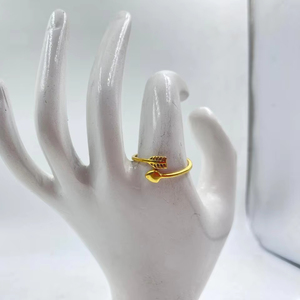 Bague en laiton traditionnelle faite à la main avec finition dorée à la mode pour des fonctions élégantes - Product Image 1