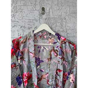 Kimono Ligero de Algodón con Estampado Floral, Perfecto como Pareo para Trajes de Baño - Product Image 2