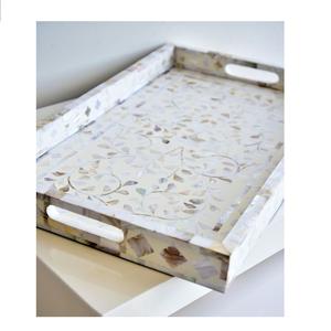 Bandeja de servicio de concha blanca rectangular para cocina, artesanías de resina, bandejas de anidación, manijas de mosaico, tema de amor elegante para aperitivos - Product Image 1