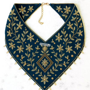 Écharpe ras du cou perlée artisanale Broderie florale ethnique sur tissu velours de qualité supérieure - Product Image 1