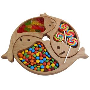 Plateau en bois en forme de poisson, bois naturel poli et assaisonné, décoration polyvalente, idéal pour les cadeaux, article de service à vendre pour usage domestique - Product Image 1