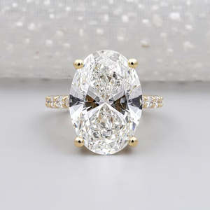 Anillo de Compromiso Clásico con Corte Ovalado Grande, Claridad EF/VS, Certificado por IGI, con Banda Pavé, Colección de Diamantes Cultivados en Laboratorio - Product Image 1