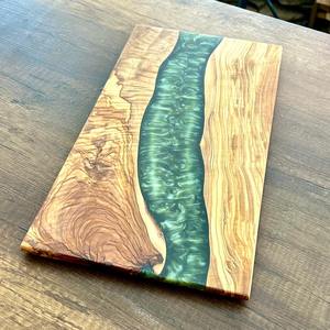 Plateau minimaliste en résine et bois fait à la main, organisateur fonctionnel pour table de toilette, bureau et espace de vie à prix compétitif - Product Image 3