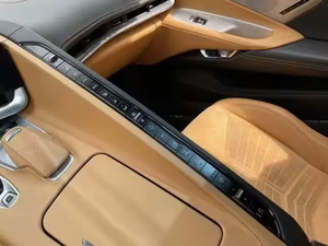 Corvette Stingray 2024 d'occasion, coupé 2 portes, conduite à gauche, sièges en cuir, caméra arrière, 3LT, boîte automatique intelligente, en bon état - Product Image 2