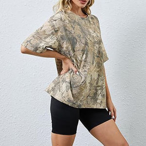 Camiseta de cuello en V para mujer, ajustada, de manga corta, tela modal suave, transpirable, de secado rápido, para entrenamiento. - Product Image 6