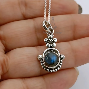 Collier en labradorite, pendentif fleur en argent sterling, bijoux bohèmes faits à la main - Product Image 1