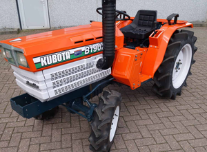 Tractor agrícola Kubota de 90HP, diésel, 4x4, equipo agrícola de alta resistencia con cargador frontal en venta - Product Image 4