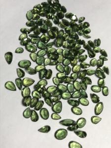 พลอยอะพาไทต์สีเขียวธรรมชาติคุณภาพดี ขนาด 3x4-5x7 มม. น้ำหนัก 300 กะรัต สำหรับทำเครื่องประดับ - Product Image 2