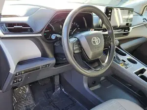 TOYOTA SIENNA LE 2023 USADO, Volante a la Izquierda/Derecha - Product Image 3