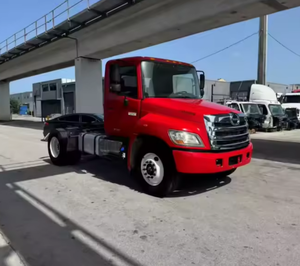 En Venta: Camión Hino 338 Day Cab 2016-2018 - Transmisión Manual de 6 Velocidades, Volante a la Izquierda/Derecha, Camiones Semirremolque Usados con Envío Internacional - Product Image 4