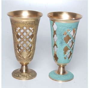 Vase à fleurs artisanal, style classique, vases en métal, finition dorée, vase à fleurs élégant artisanal, décoration, vase de sol - Product Image 3