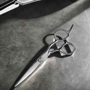 กรรไกรสแตนเลสเพื่อความงามตามหลักสรีรศาสตร์6นิ้วสำหรับร้านตัดผมร้านตัดผม - Product Image 1