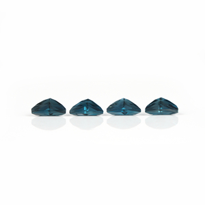 Topaze bleue de Londres de haute qualité à facettes coupe naturelle propre Triangle en forme de pierre précieuse en vrac semi-précieuse pour la fabrication de bijoux - Product Image 3