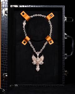 Collier pendentif en forme de croix de fleur de rose en diamant moissanite VVS1 S925 tendance, style hip-hop en or rose pour hommes - Product Image 3