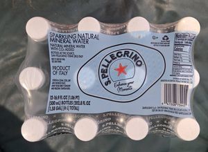 Eau minérale naturelle pétillante San Pellegrino, prête à être expédiée, conditionnement en bouteilles en plastique et en verre - Product Image 2