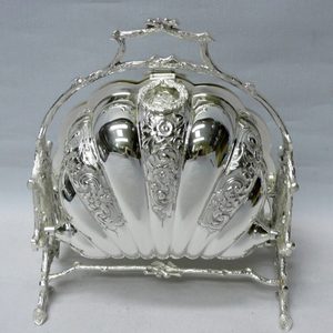 Boîte chauffante à biscuits pliante en coquillage plaqué argent antique Porte-chignon gravé orné Support de service pour la décoration intérieure et la restauration - Product Image 1