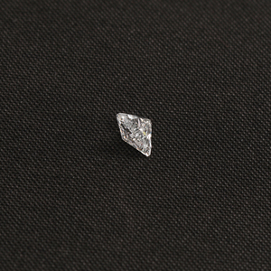 Diamante cultivado en laboratorio de corte triangular de 1,0 quilates CVD F Color IGI piedra suelta certificada para la fabricación de joyas - Product Image 2