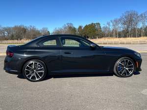 BM-W Série 2 M240i 2024 Noir Propre, Conduite à Gauche, Coupé, Sièges en Cuir Bluetooth, Démarrage à Distance, Jantes Premium, Pack Premium - Product Image 3