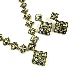 Ensemble collier et boucles d'oreilles carrées en or fin plaqué diamant pour femmes - Product Image 3