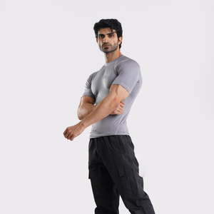 Meilleure vente T-shirts à manches courtes en tissu premium Tops Shorts Collants Vêtements de compression ajustés Vêtements de sport T-shirt pour homme - Product Image 2