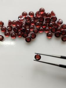 พลอยโกเมนสีแดงสายกลม5มม. ธรรมชาติอัญมณีหลวมคุณภาพที่ยอดเยี่ยมสำหรับการทำเครื่องประดับสร้อยคอ - Product Image 3