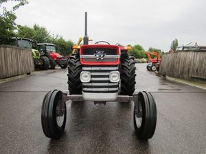 Tractor Agrícola Massey Ferguson 175 4WD de 63 CV con Transmisión de Engranajes, Motor y Caja de Cambios en Plata Estándar - Product Image 3