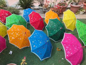 Lot de 10 20 40 50 100 Parapluies multicolores brodés avec des motifs miroir pour la décoration de plafond, la mise en scène - Product Image 5