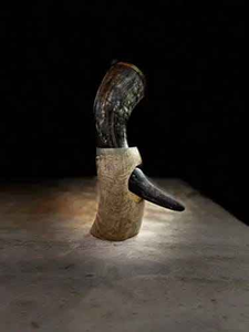 Corne à boire viking en argent de haute qualité, personnalisée, naturelle, artisanale, écologique, avec impression typographique, sculptée et polie pour - Product Image 2