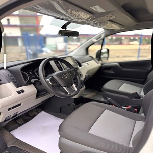 Minivan Moderna Hi Ace con Volante a la Izquierda, 5 Asientos, Diésel Turbo, Tracción en las Cuatro Ruedas - Product Image 3
