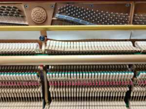 Piano Vertical Kawai BS30S Original de Japón, Piano Usado con Hermoso Tono y Aspecto Elegante - Product Image 5