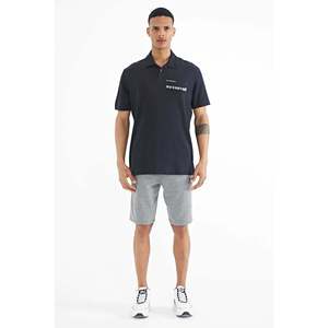 Camiseta Polo Tommylife para Hombre, Color Azul Marino, con Estampado de Letras, Corte Estándar - 88236 - FIESTA - Product Image 3
