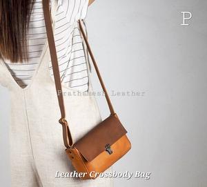 Bolso cruzado de cuero en relieve de estilo artístico Patrones de rayas únicos Colores ricos Cremallera Superficie texturizada Diseños decorativos - Product Image 6