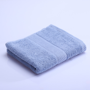 2025 Durable corail velours serviette de bain séchage rapide large rayé doux absorbant coton couleur unie hôtel quotidien usage domestique cadeau - Product Image 4