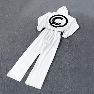 Survêtement sérigraphié à logo brodé sur mesure Sweat à capuche court avec fermeture éclair et ensemble de pantalons de survêtement à jambes larges Survêtement en coton molletonné unisexe - Product Image 2