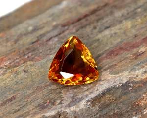 Pierre précieuse alexandrite certifiée CGI du Brésil Pierre alexandrite changeante multicolore 8Ct Trillion Cut Loose Alexandrite Gemstone - Product Image 1