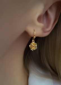 Pendientes de Aro con Dije de Rosa, Plata de Ley 925 Chapada en Oro, Estilo Vintage, Regalo para Ella, Diseño de Pendientes - Product Image 2