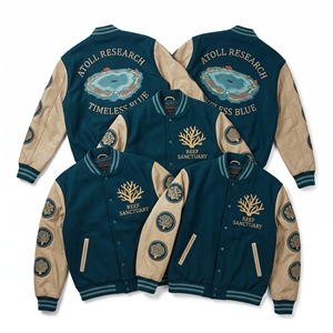 Chaqueta Universitaria Personalizada, Cuerpo de Lana Marrón, Mangas de Cuero Camel, Bordado de Cronómetro de Observatorio, Estilo Letterman - Product Image 2