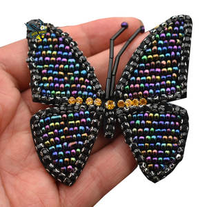 En Stock Broches con cuentas bordadas Broches con cuentas de diseño personalizado Broches con cuentas para la venta - Product Image 4