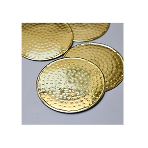 Sous-verres en laiton fabriqués à la main Style sophistiqué élégant et fini antique unique pour des intérieurs élégants - Product Image 2