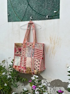 Bolsa de Mano Floral de Patchwork Indio, Bolsa de Algodón con Volantes, Bolsa de Compras Ecológica, Bolsa Kantha con Volantes, Bolsa de Mercado Boho para Regalo de Dama de Honor - Product Image 3