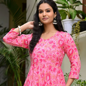 Robe mi-mollet décontractée ethnique en coton 100% tissé, imprimé géométrique rose pour femmes, écologique - Product Image 1