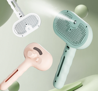 Brosse à vapeur autonettoyante pour le toilettage des poils d'animaux.