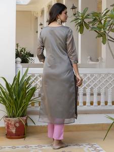 Kurta Droite en Soie Mélangée Brodée de Haute Qualité pour Femmes, Idéale pour le Quotidien ou les Festivals, Disponible pour la Distribution Mondiale - Product Image 5