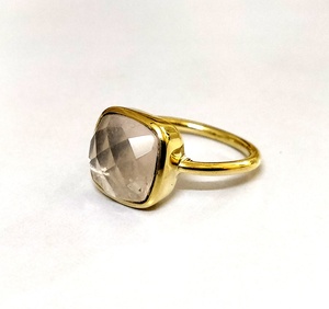 Bagues en pierre de quartz rose naturelle de style classique en gros, bijoux en laiton couleur or pour anniversaire, pierre en laiton couleur or en gros - Product Image 2