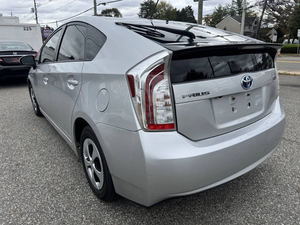 CLEAN 2015 Toyota Pri_us Dos - Product Image 2