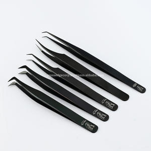 Pince à épiler professionnelle noire personnalisée en fibre pour extensions de cils, en forme de L, droite, pour isolation et permanente des cils, avec poignée antidérapante - Product Image 1